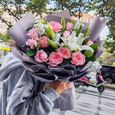 河源11朵戴安娜粉玫瑰百合，与你一起追逐梦想