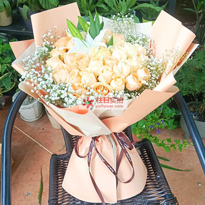 河源33朵香槟玫瑰百合，心里永远是你